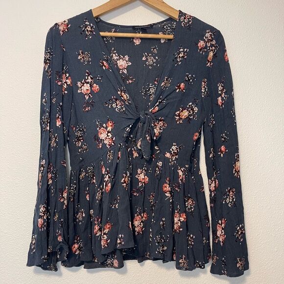 American Eagle Outfitters Tops - American Eagle Floral V-Neck Tie-Front Long Sleeve Blouse Size Large